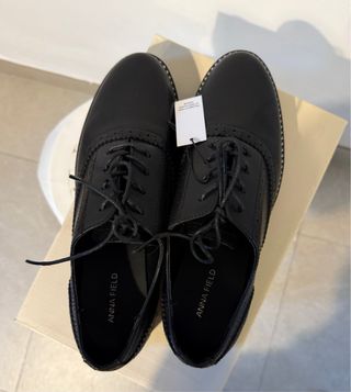 Zapatos de vestir negros con cordones