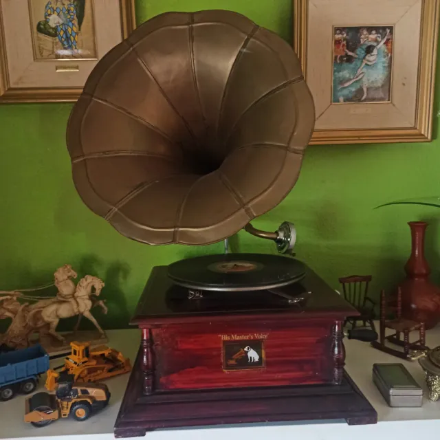 Gramófono antiguo de madera