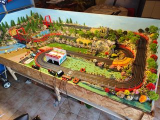 Maqueta Scalextric go, con mesa y ruedas