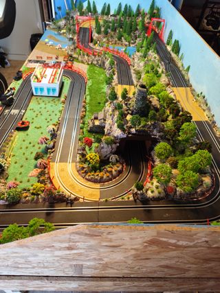 Maqueta Scalextric go, con mesa y ruedas