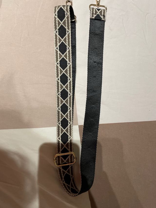 Correa de bolso con diseño geométrico