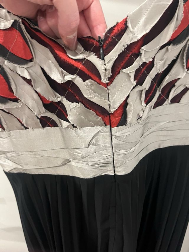 Vestido tirantes gris, negro y rojo