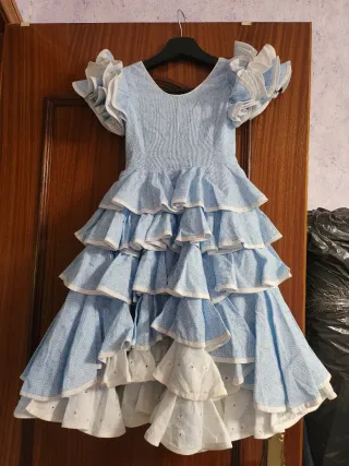 Traje de flamenca volantes azul y blanco