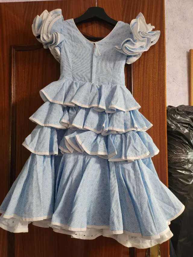 Traje de flamenca volantes azul y blanco
