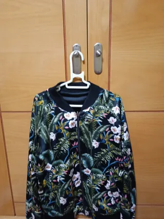 Bomber estampado floral reversible