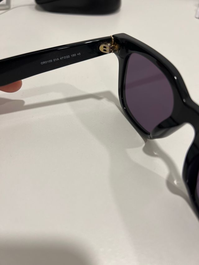 Gafas de sol Adidas negras y doradas