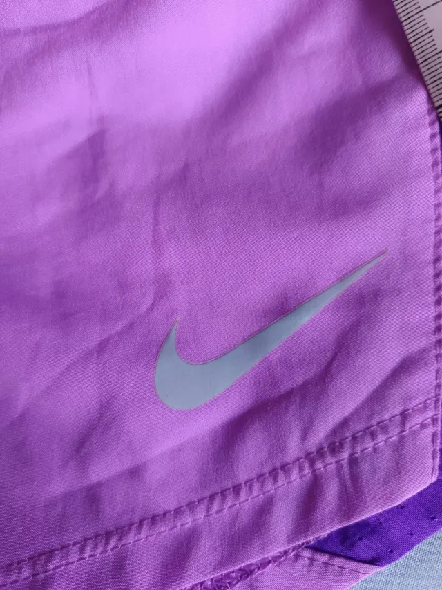 Shorts deportivos Nike chica rosa y morado