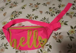 Riñonera infantil Hello con corazón