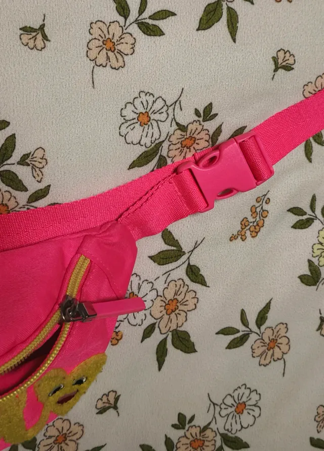 Riñonera infantil Hello con corazón