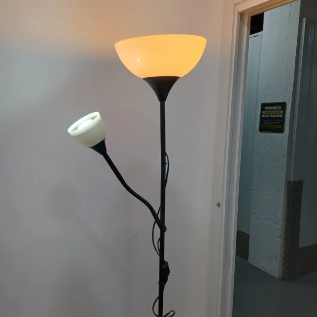 LAMPARA ikea dos flexos regulables. 2 Bombillas