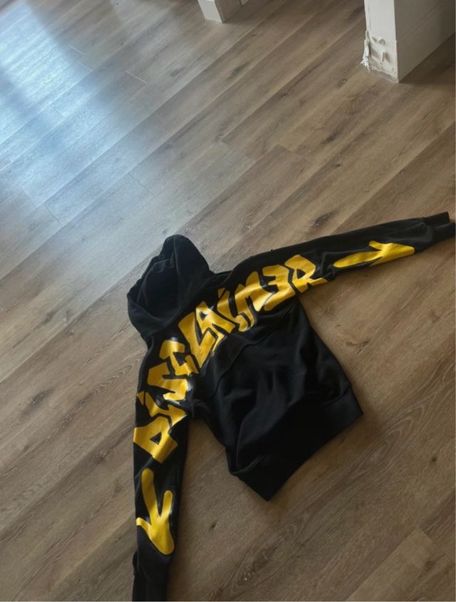 Felpa nera e gialla ottime condizioni come in foto