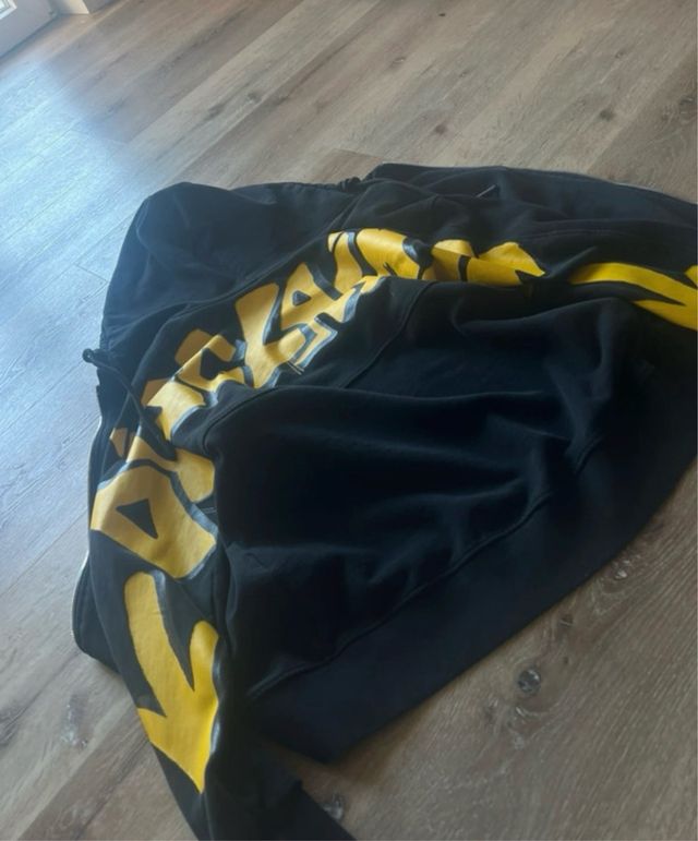 Felpa nera e gialla ottime condizioni come in foto