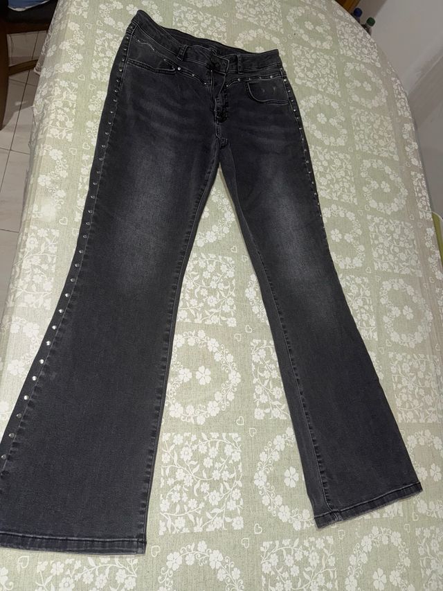 Vaqueros Campana Brownie Negros con Tachuelas