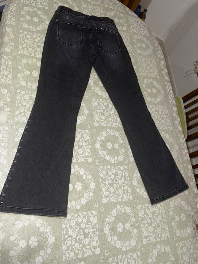 Vaqueros Campana Brownie Negros con Tachuelas