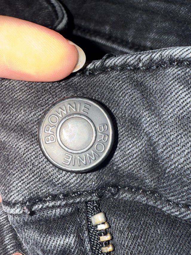 Vaqueros Campana Brownie Negros con Tachuelas