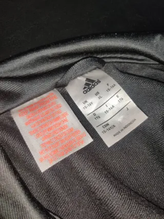 Chaqueta Adidas Negra y Roja Talla M