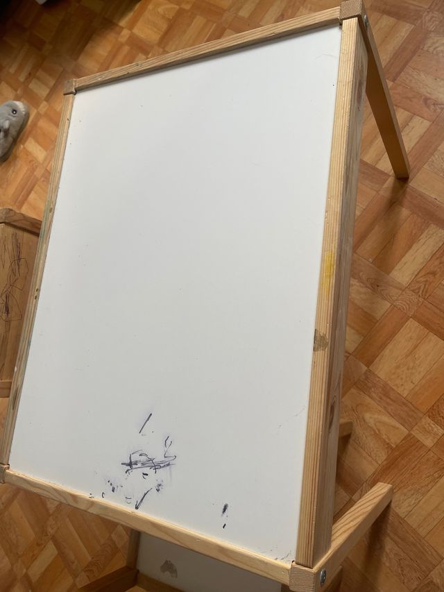 Pizarra infantil de madera Ikea