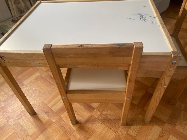 Pizarra infantil de madera Ikea