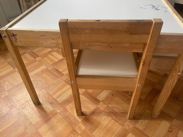 Pizarra infantil de madera Ikea