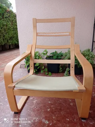 Mecedora de madera blanca