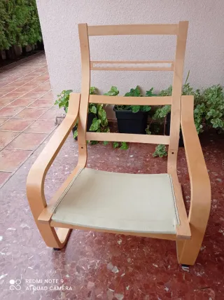 Mecedora de madera blanca