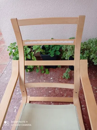 Mecedora de madera blanca