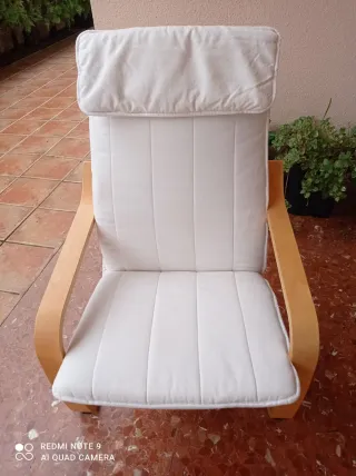 Mecedora de madera blanca