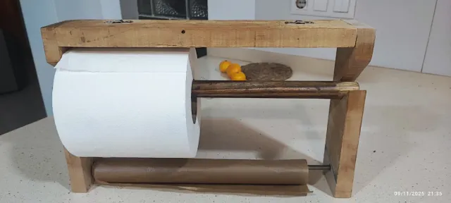 Porta rollos cocina hecho a mano. Madera maciza