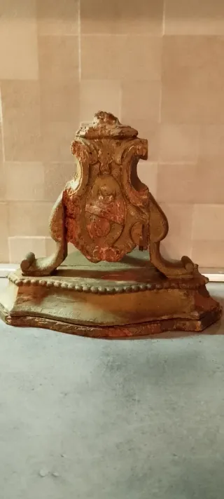 Base dorata lignea per altarino/reliquiario '700