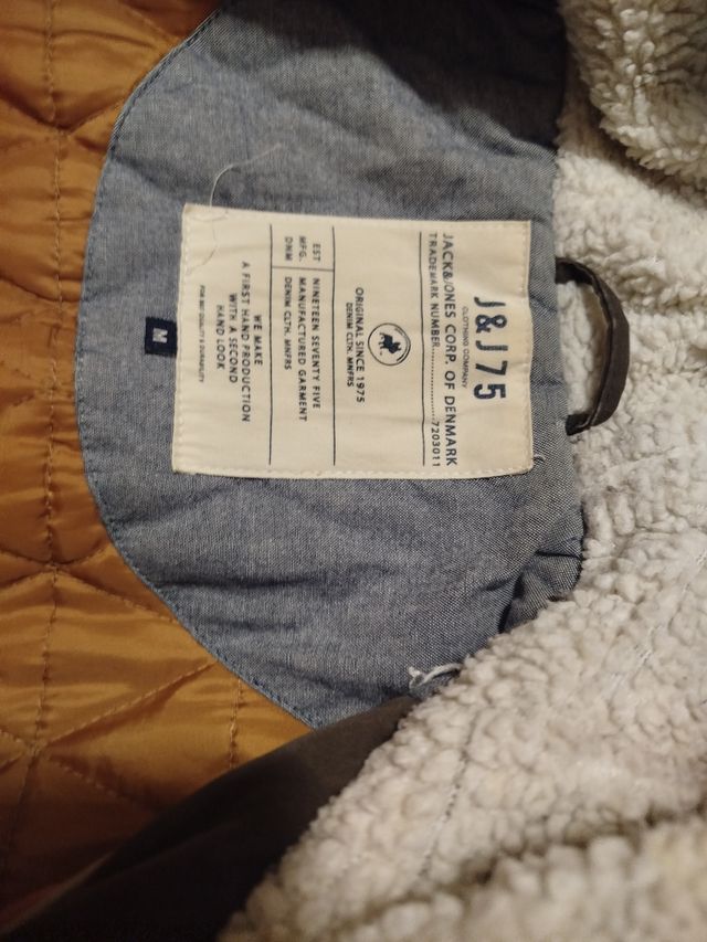 Chaqueta Jack & Jones marrón con capucha