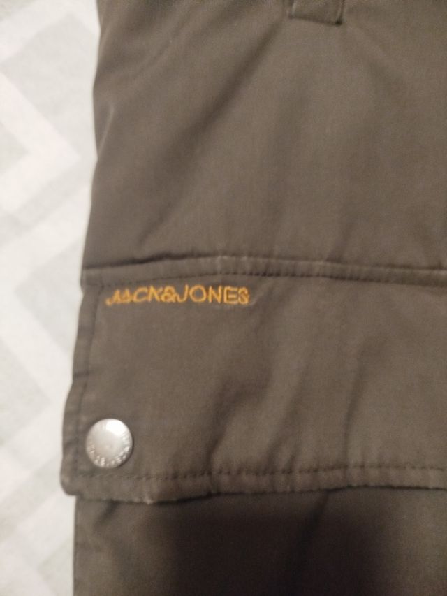 Chaqueta Jack & Jones marrón con capucha