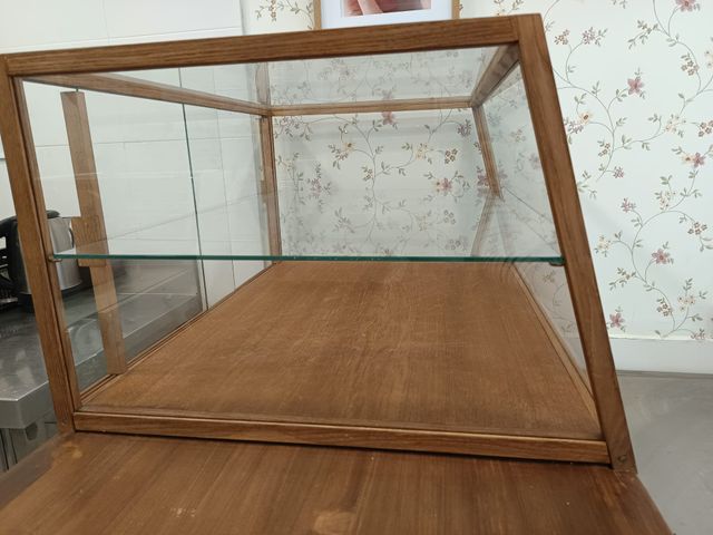 Vitrina artesanal madera y cristal