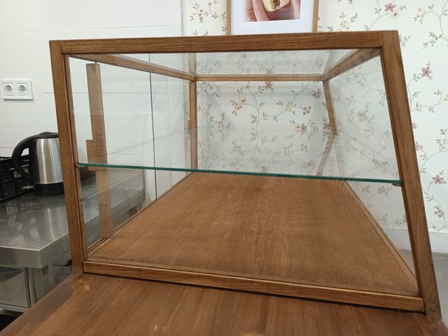 Vitrina artesanal madera y cristal