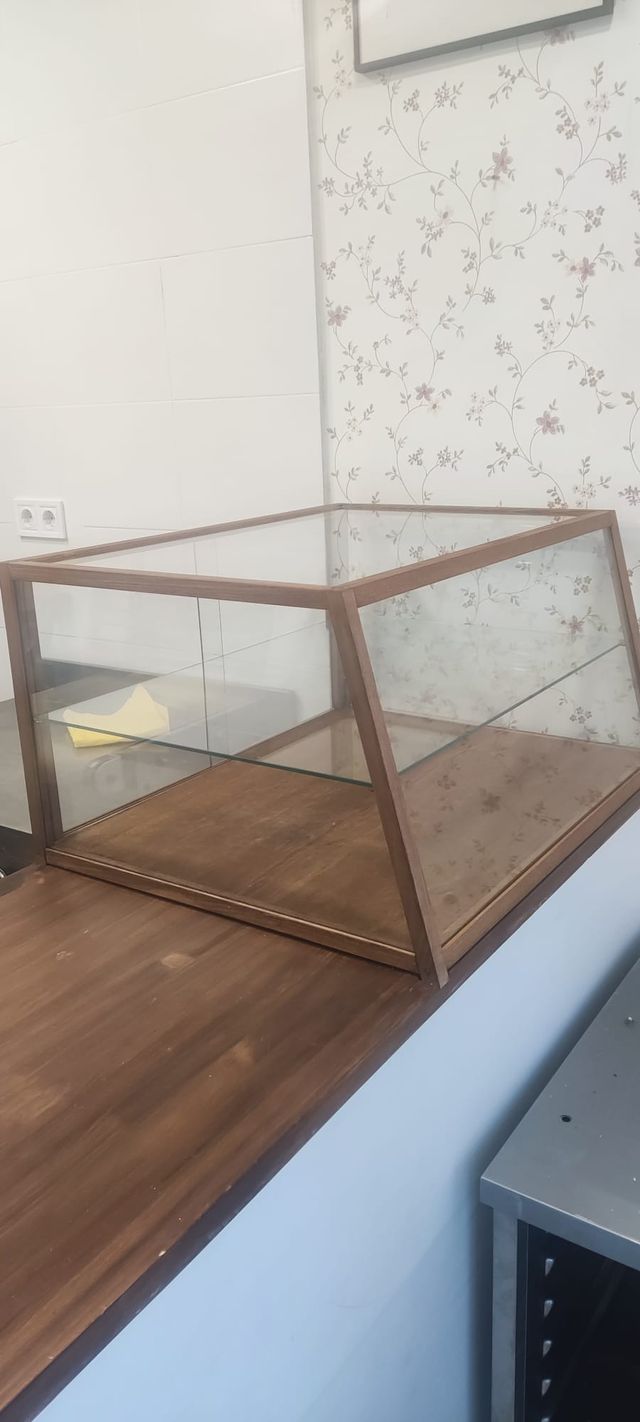 Vitrina artesanal madera y cristal