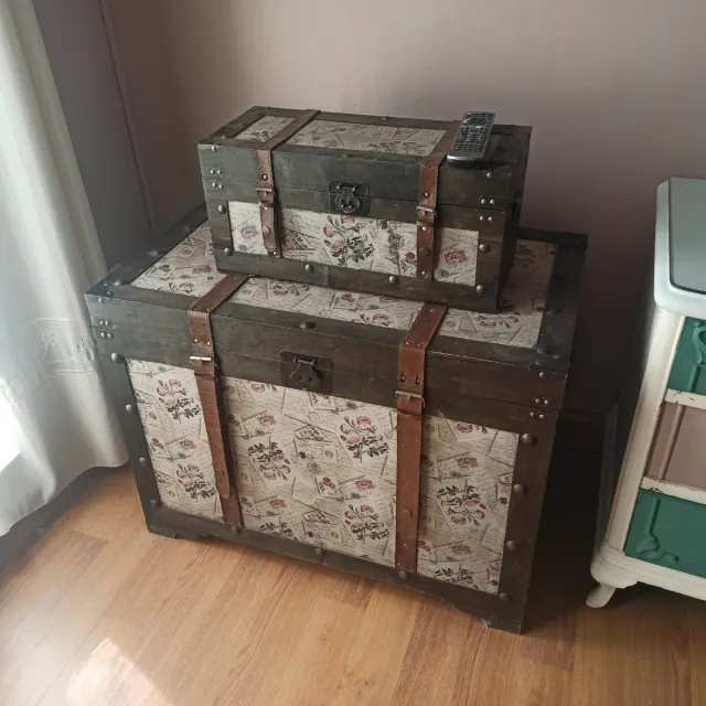 Juego de baúles de madera decorados