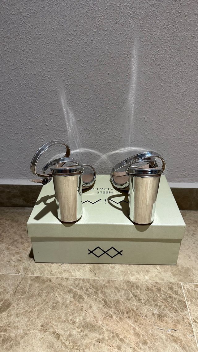 Sandalias plateadas tacón