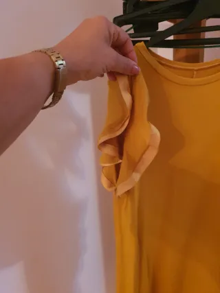 Camiseta amarilla manga corta no es de marca