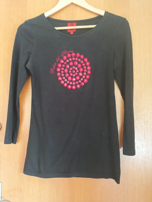 Camiseta Pedro del Hierro negra con pedrería