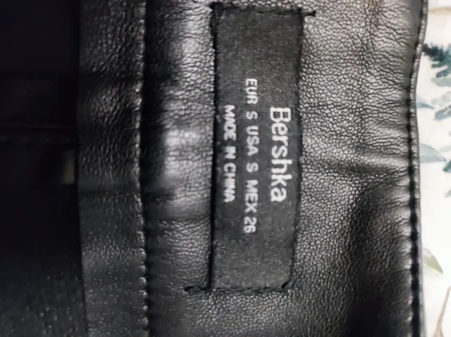 Falda polipiel negra con cremalleras