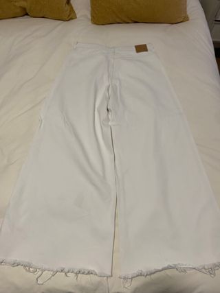 Pantalón vaquero ancho blanco