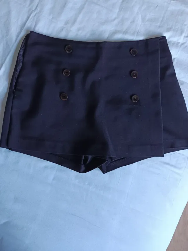 Falda pantalón negra con botones