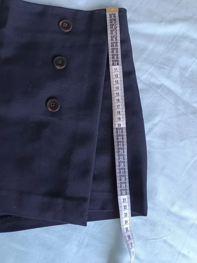 Falda pantalón negra con botones