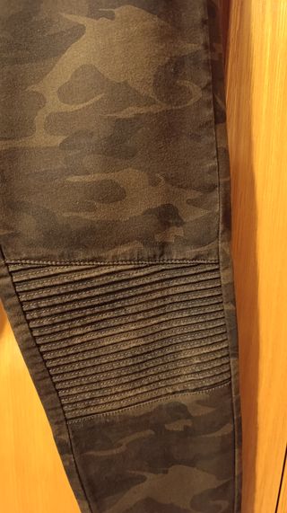 Pantalones camuflaje con cremalleras