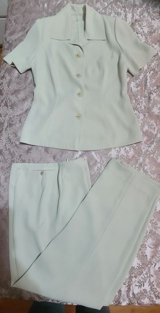 Conjunto pantalón y blusa beige claro