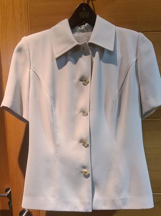 Conjunto pantalón y blusa beige claro