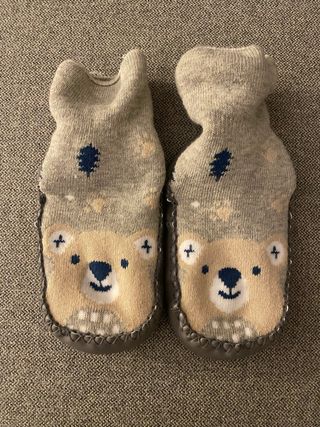 Zapatillas casa niño oso gris y beige