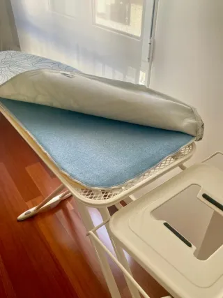 Plancha Bosch y tabla de planchar