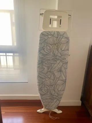 Plancha Bosch y tabla de planchar