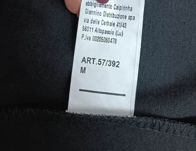 Vestito nero elegante con perle