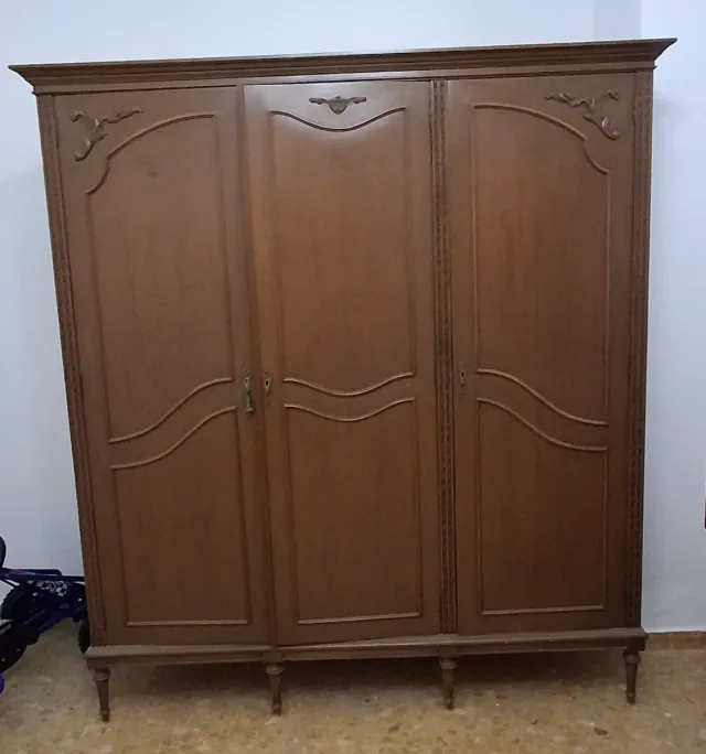 Armario de madera 3 puertas y 3 cajones